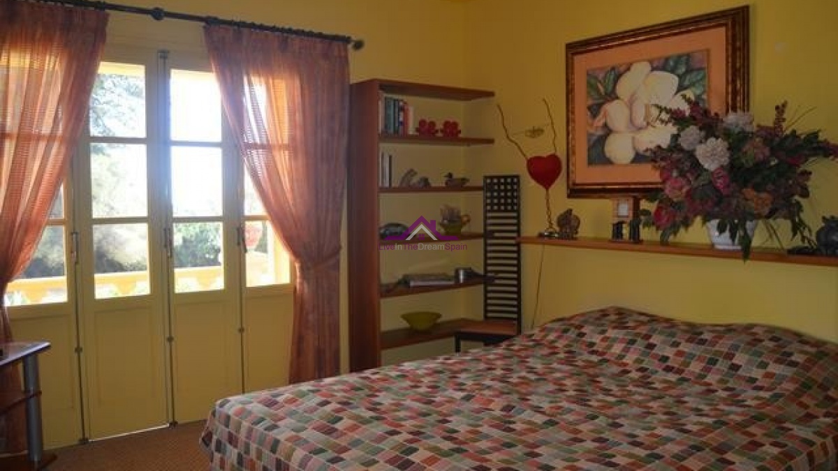 4 Bedrooms, Villa, For sale, 4 Bathrooms, Listing ID 1010, Estepona, Costa Del Sol, Spain,
